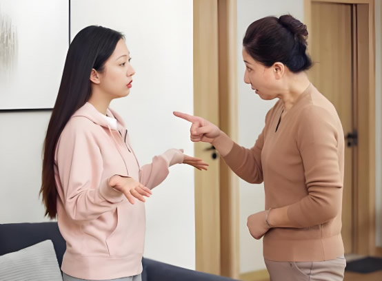 结婚前的深思熟虑：应对强势婆婆的困境